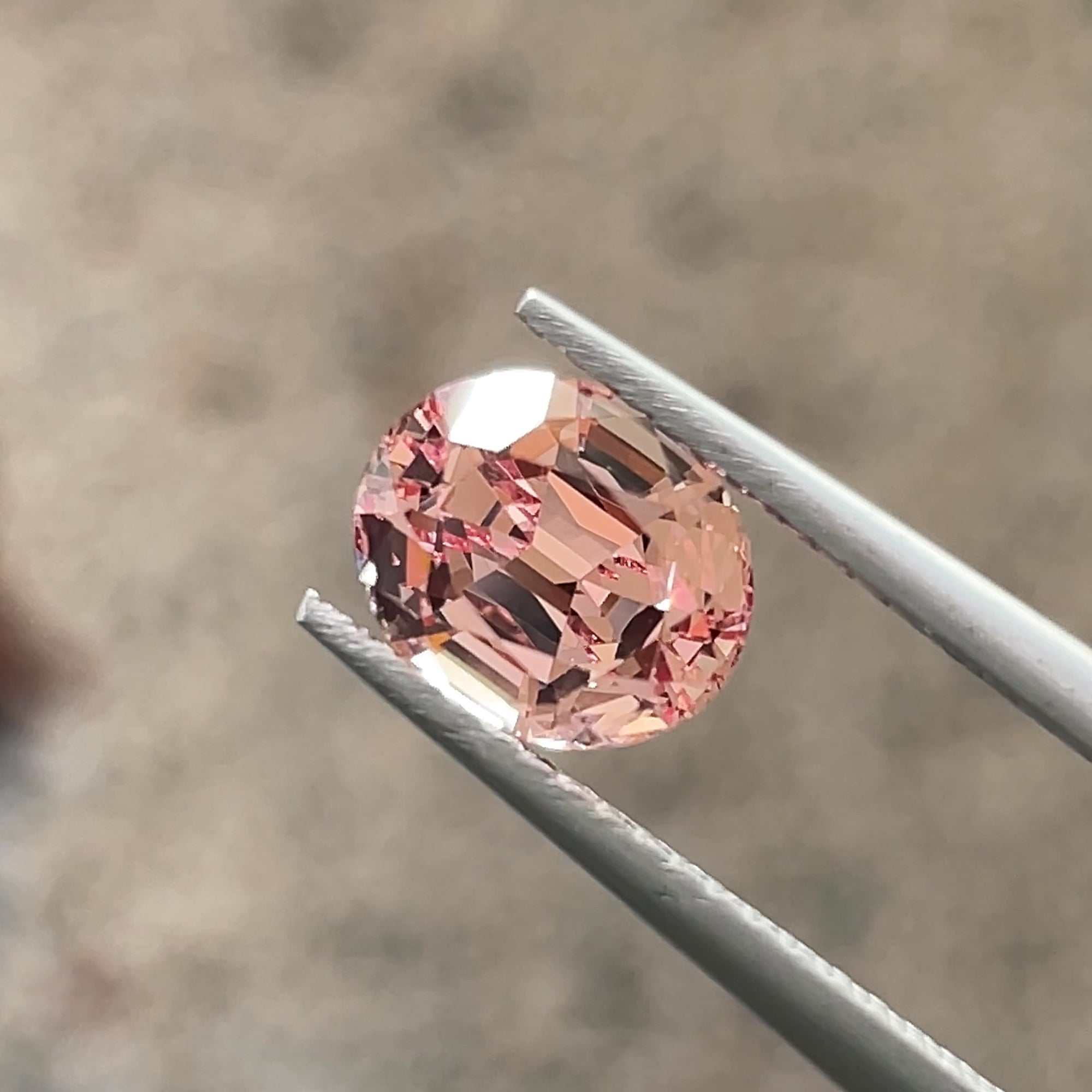2.08 ct Sunset Rosé Mahenge Garnet, precision cut, view 12