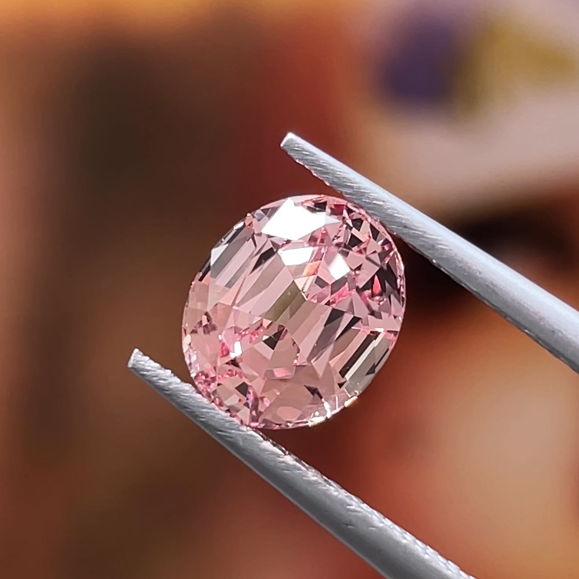 2.08 ct Sunset Rosé Mahenge Garnet, precision cut, view 10