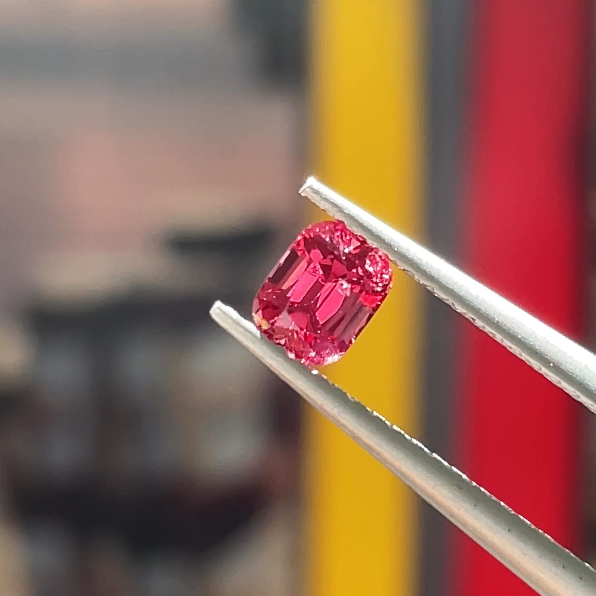 0.49 ct Mahenge Spinel from Tanzania, precision cut, view 2