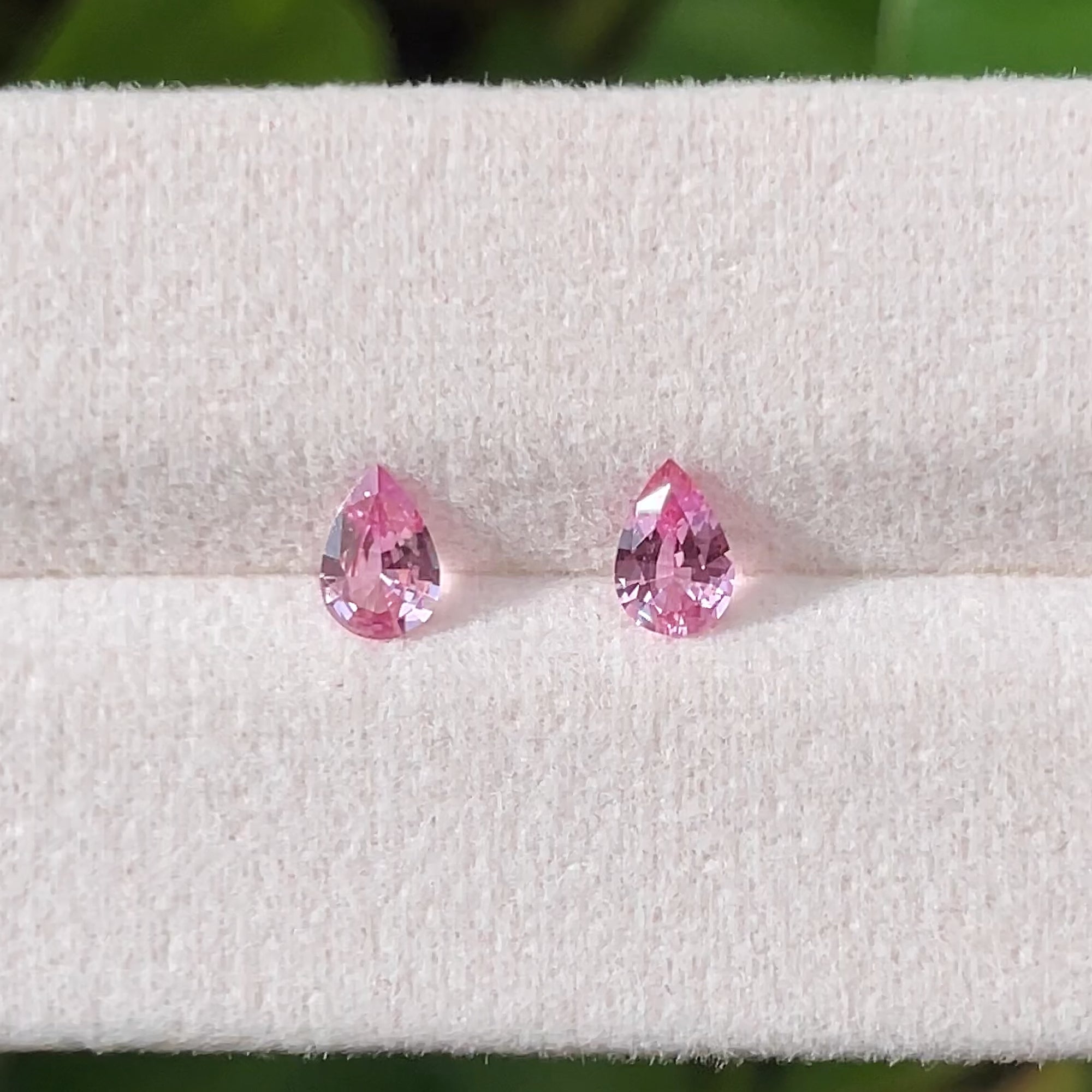0.77 ct Pink Sapphire Pair from Madagascar 🇲🇬
