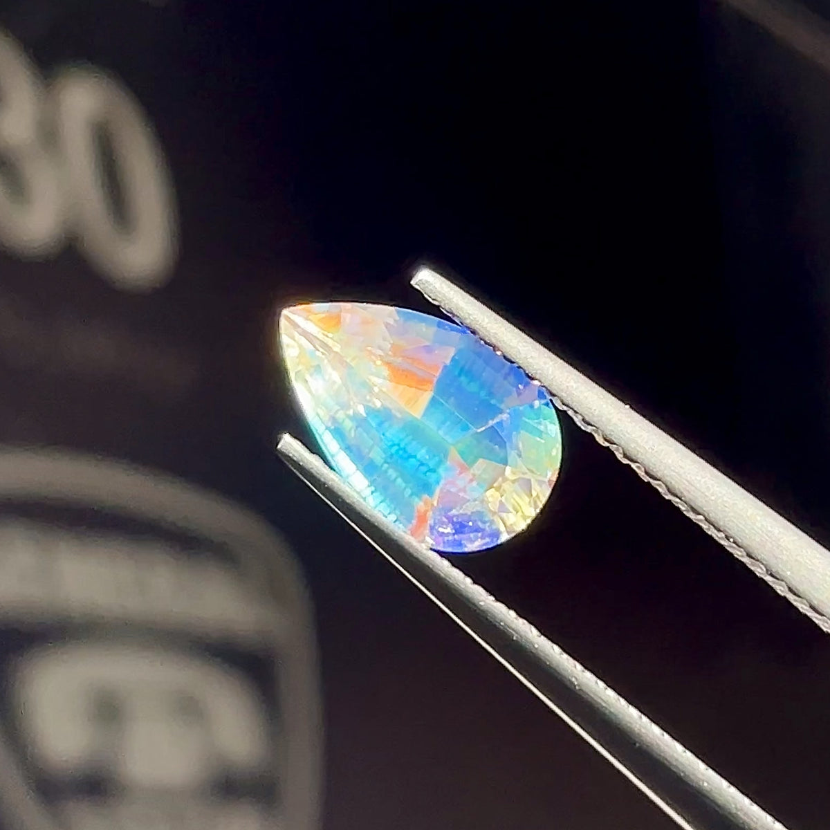1.32 ct Rainbow Moonstone from Madagascar 🇲🇬