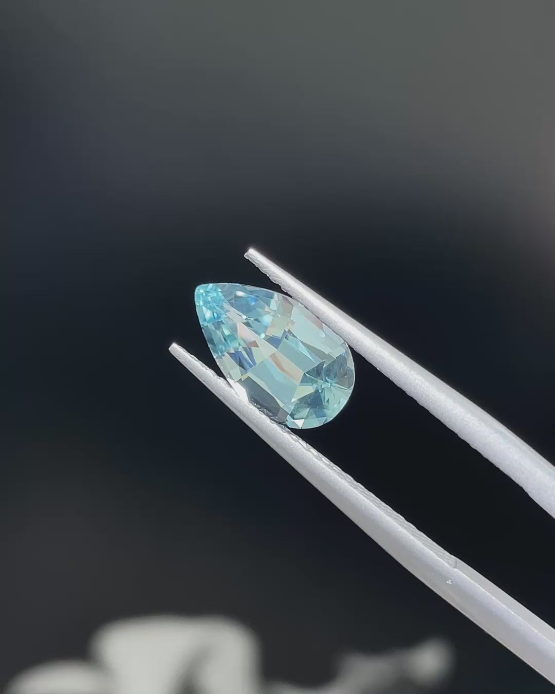 1.73 ct Aquamarine from Madagascar, precision cut, face-up, view 2