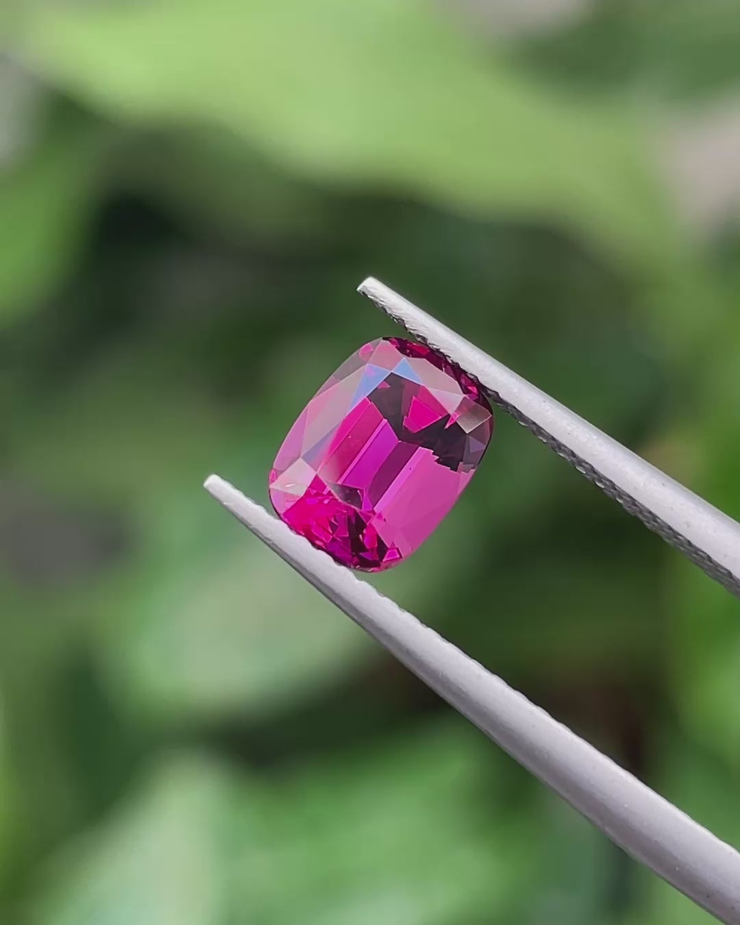 1.73 ct Umbalite Garnet from Tanzania, precision cut, face-up, view 2