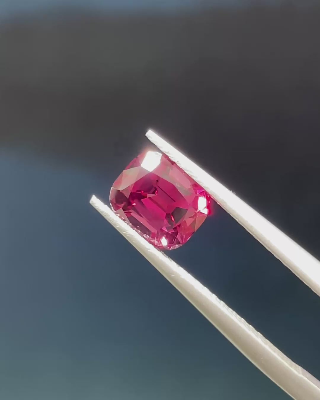 2.02 ct Umbalite Garnet from Tanzania, precision cut, view 2