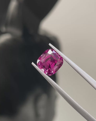 2.57 ct Rhodolite Garnet from Mahenge Tanzania, precision cut, view 2