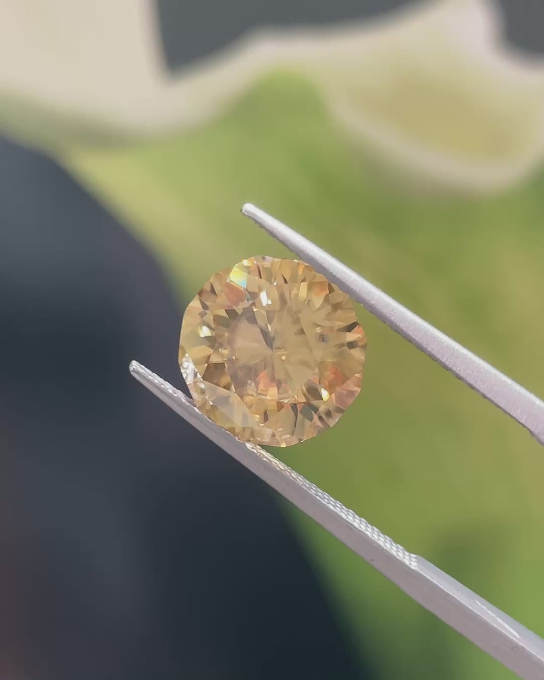 5.2 ct Brilliant Golden Zircon, precision cut, face-up, view 2