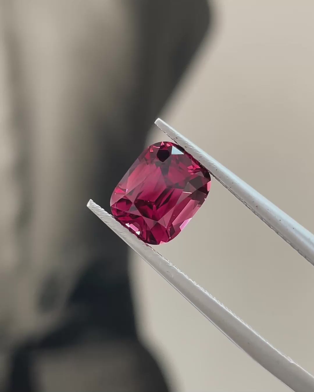 2.24 ct  Raspberry-Red Umbalite Garnet from Tanzania, precision cut, view 1