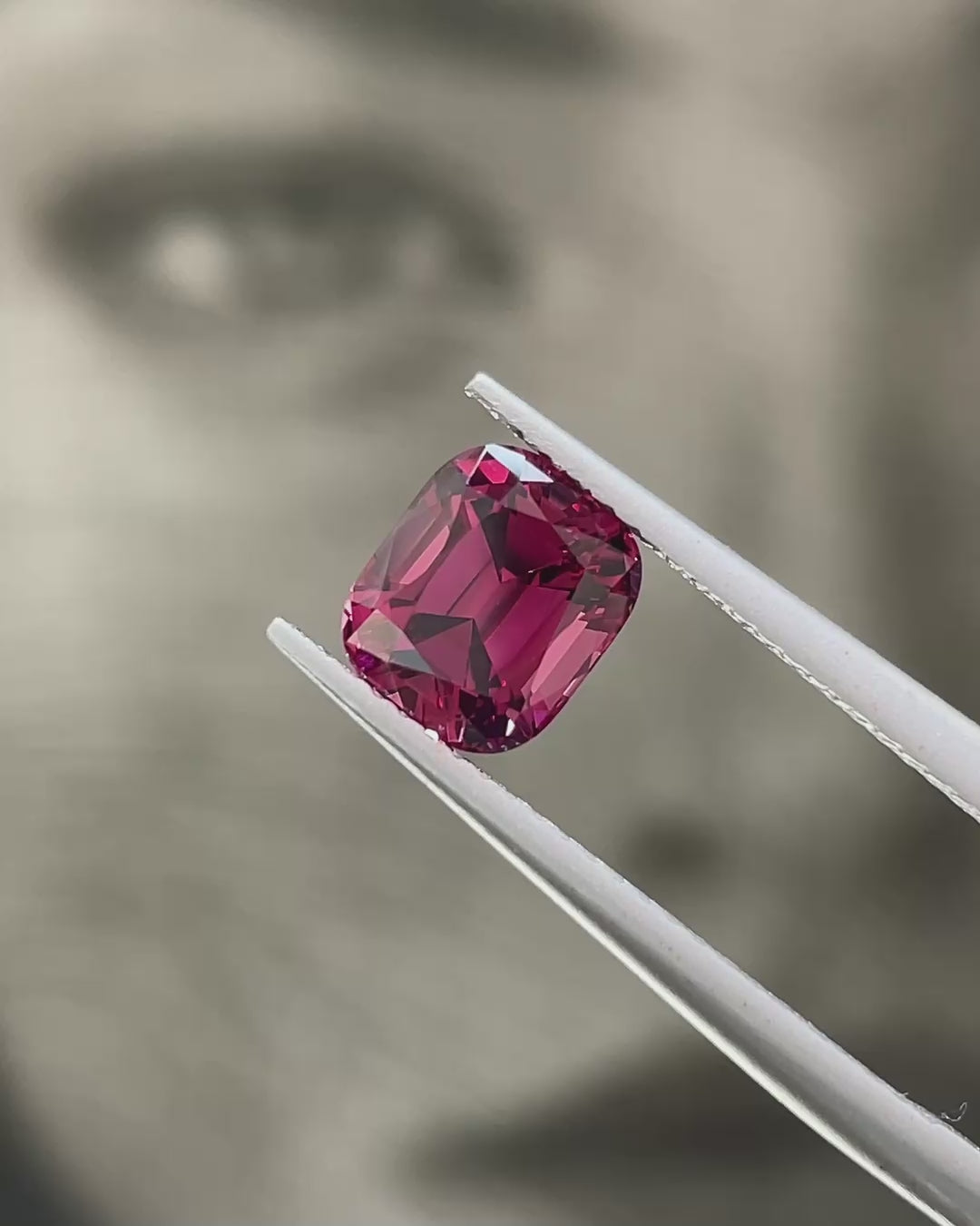 2.02 ct Umbalite Garnet from Tanzania, precision cut, view 1