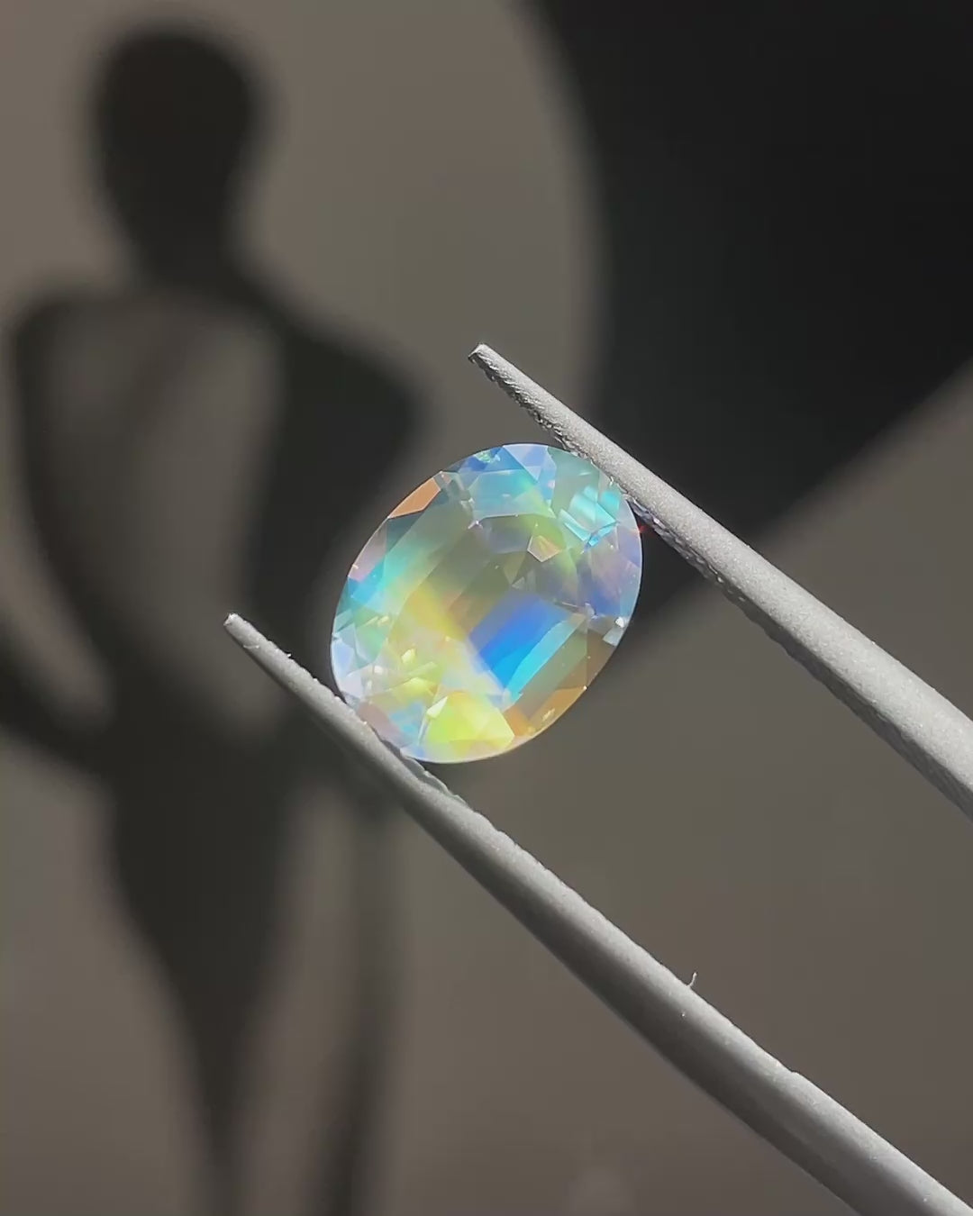 2.21 ct Rainbow Moonstone from Madagascar, precision cut, face-up, view 9
