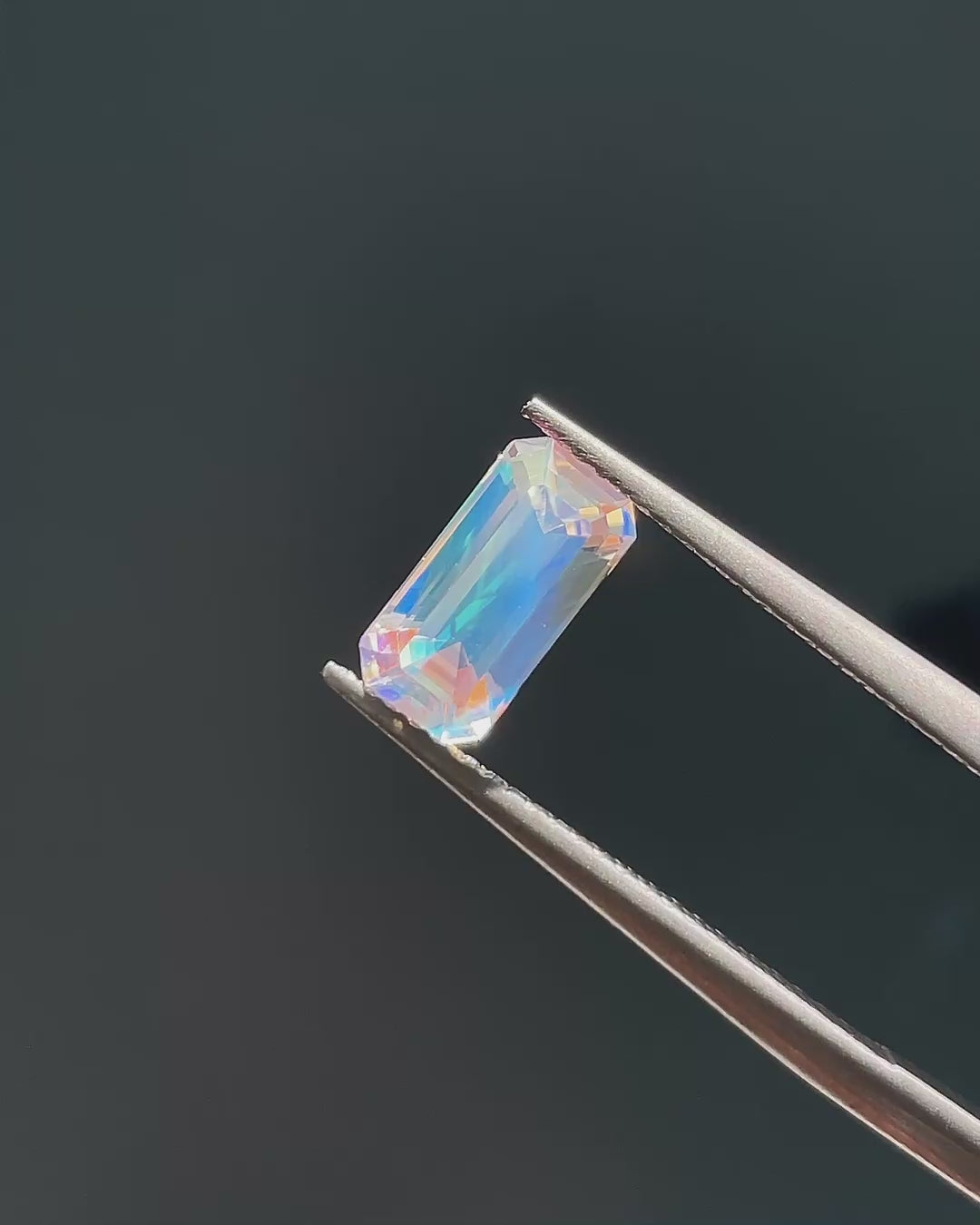 1.27 ct Rainbow Moonstone from Madagascar, precision cut, face-up, view 5