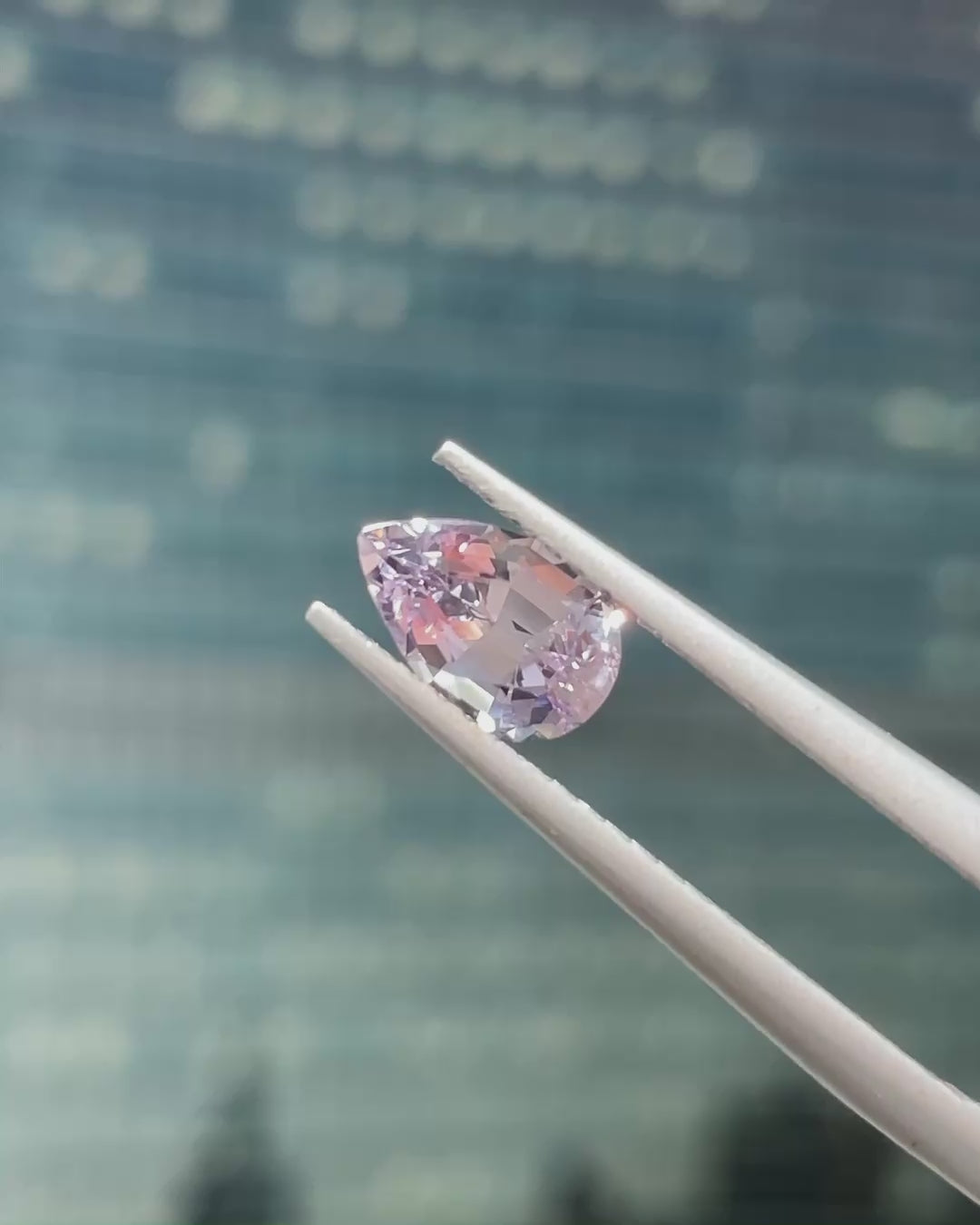 0.92 ct Wisteria Spinel from Tanzania, precision cut, face-up, view 4