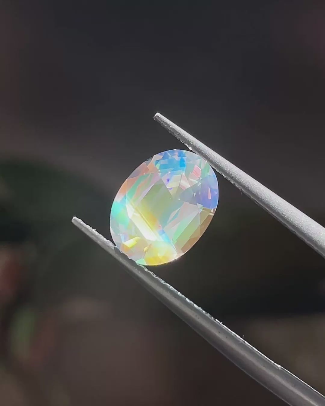 2.21 ct Rainbow Moonstone from Madagascar, precision cut, face-up, view 8