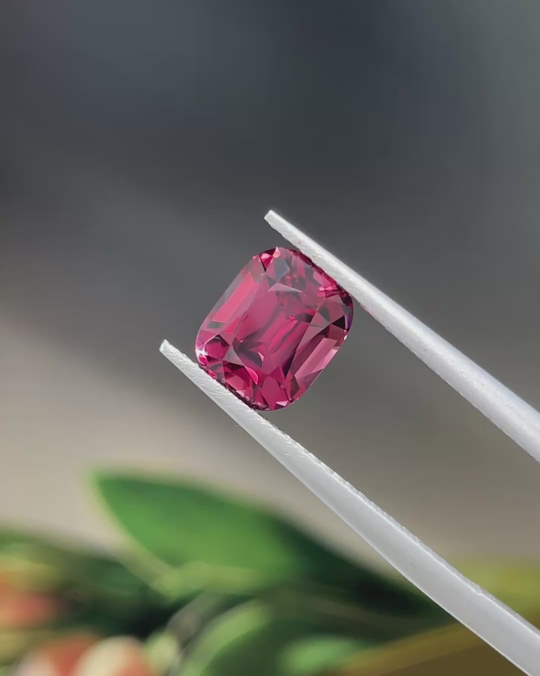 2.24 ct  Raspberry-Red Umbalite Garnet from Tanzania, precision cut, view 6