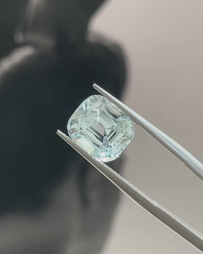 4.58 ct Light Blue Aquamarine from Mozambique, precision cut, face-up, view 4