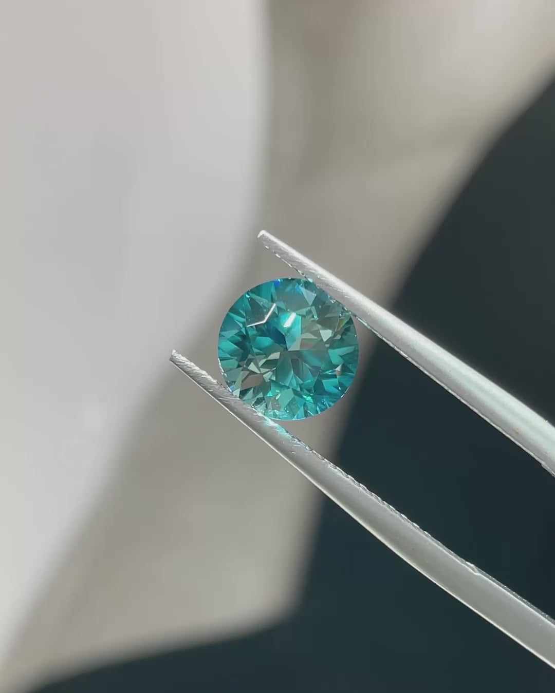 2.80 ct Blue Zircon from Cambodia, precision cut, face-up, view 2
