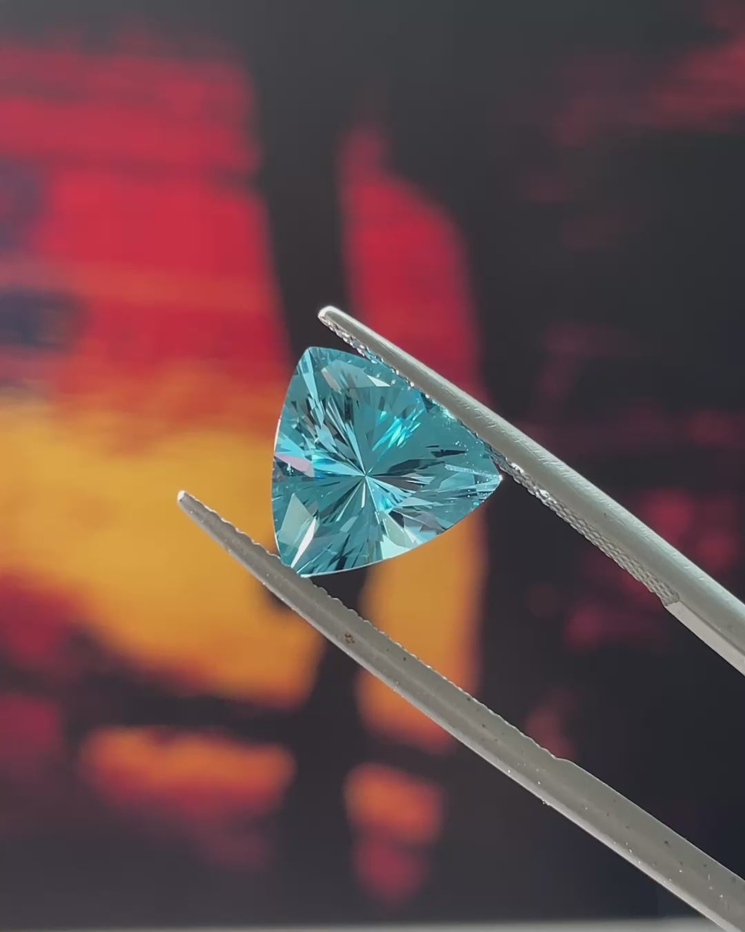 4.32 ct Swiss Blue Topaz from Brazil, precision cut, face-up, view 2