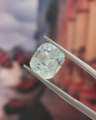 4.58 ct Light Blue Aquamarine from Mozambique, precision cut, face-up, view 3