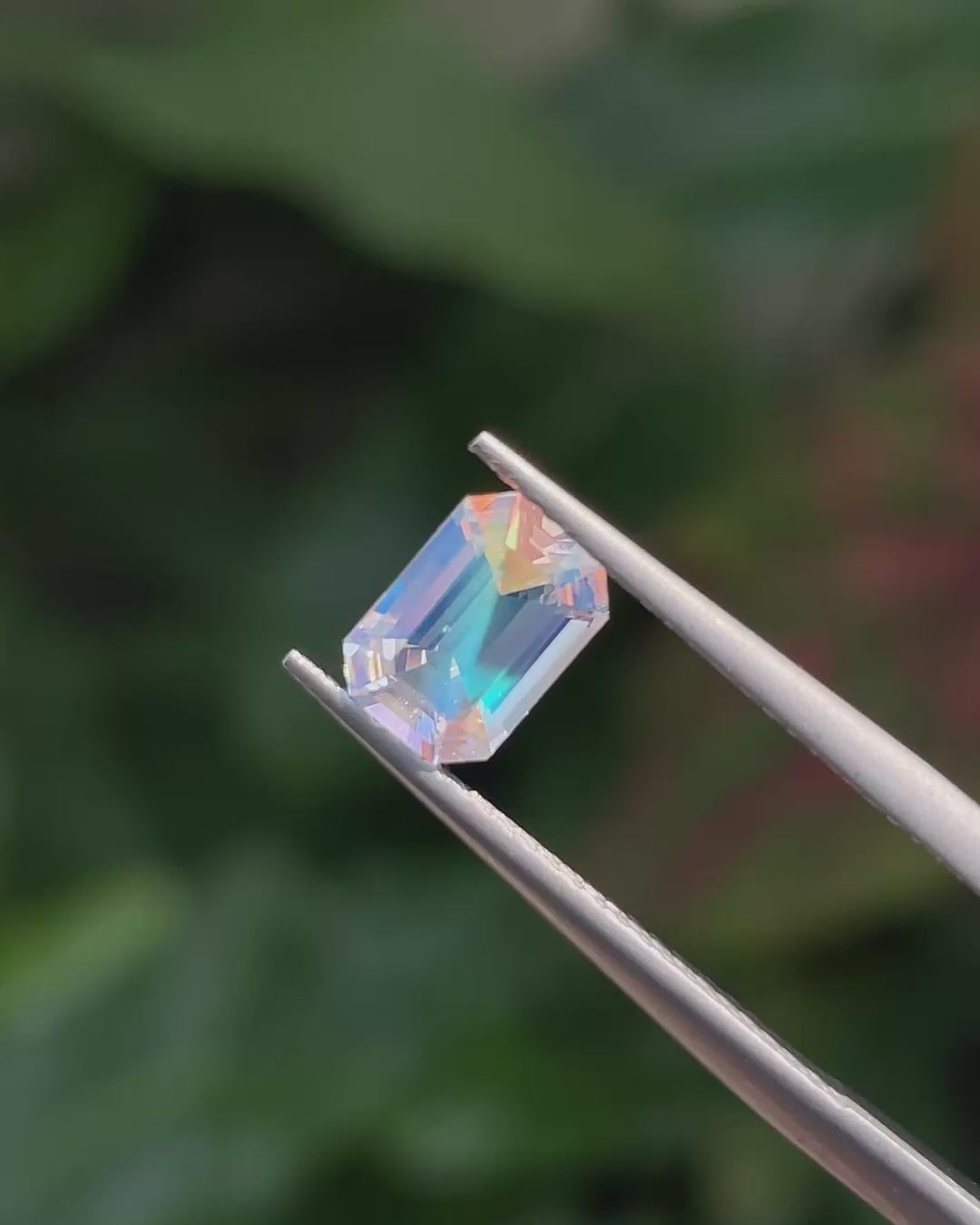 1.07 ct Rainbow Moonstone from Madagascar, precision cut, face-up, view 2