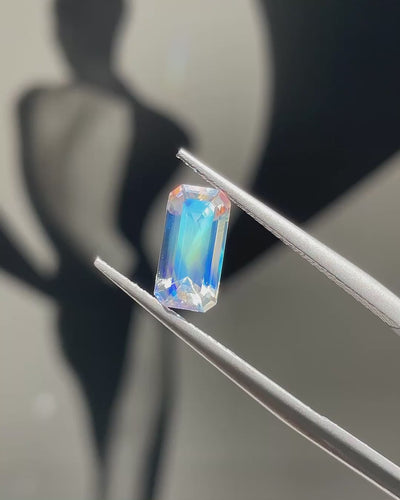 1.27 ct Rainbow Moonstone from Madagascar, precision cut, face-up, view 1