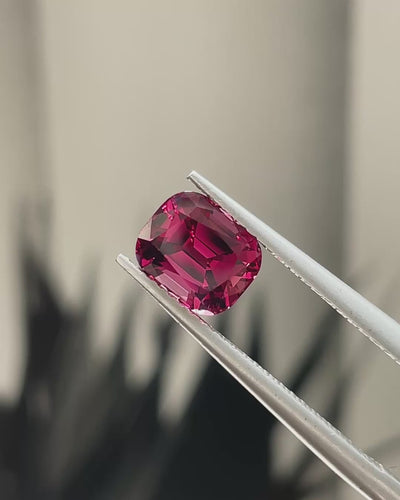 2.02 ct Umbalite Garnet from Tanzania, precision cut, view 3