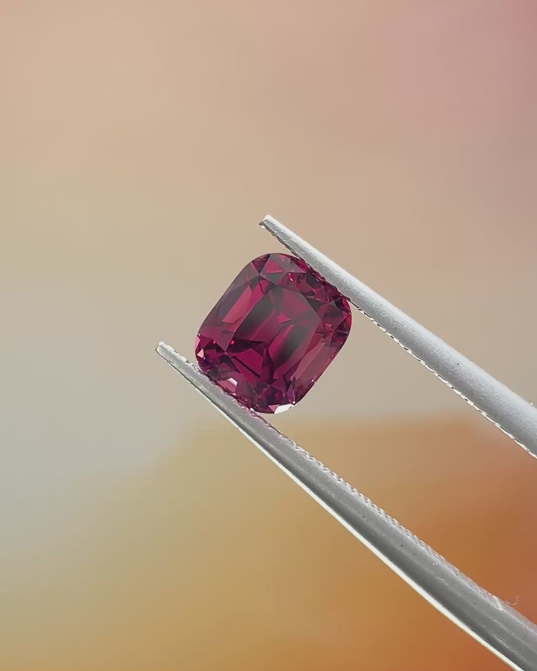 2.02 ct Umbalite Garnet from Tanzania, precision cut, view 4