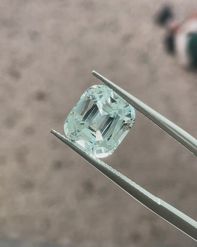 4.58 ct Light Blue Aquamarine from Mozambique, precision cut, face-up, view 2