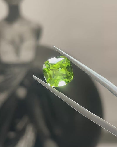 2.95 ct Apple Green Peridot from Pakistan, precision cut, face-up, view 5