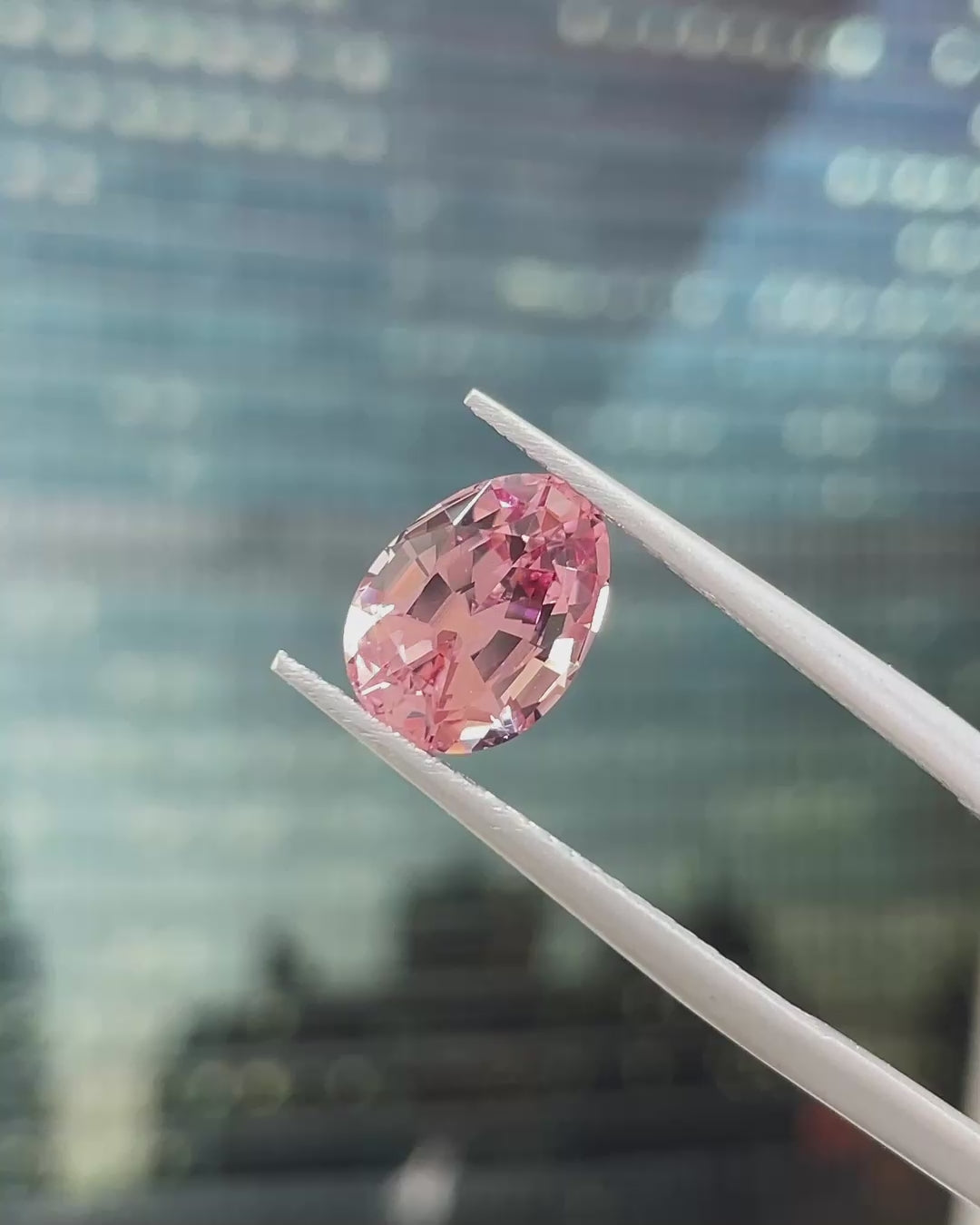 2.89 ct Malaya-Rosé Mahenge Garnet, precision cut, face-up, view 2