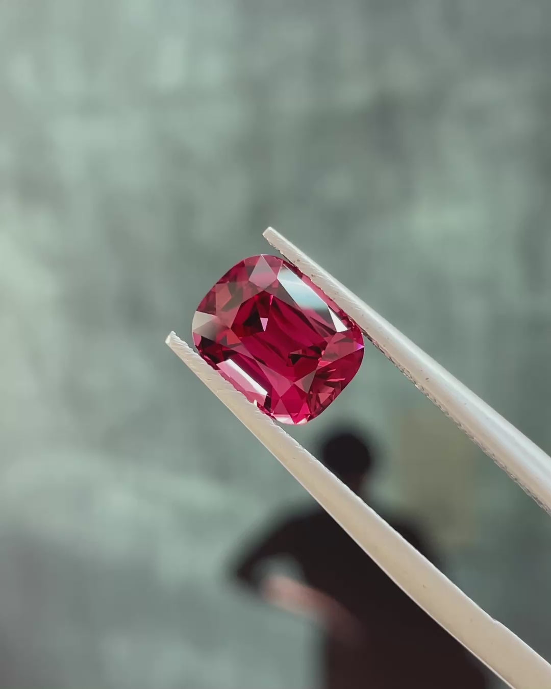 2.24 ct  Raspberry-Red Umbalite Garnet from Tanzania, precision cut, view 4