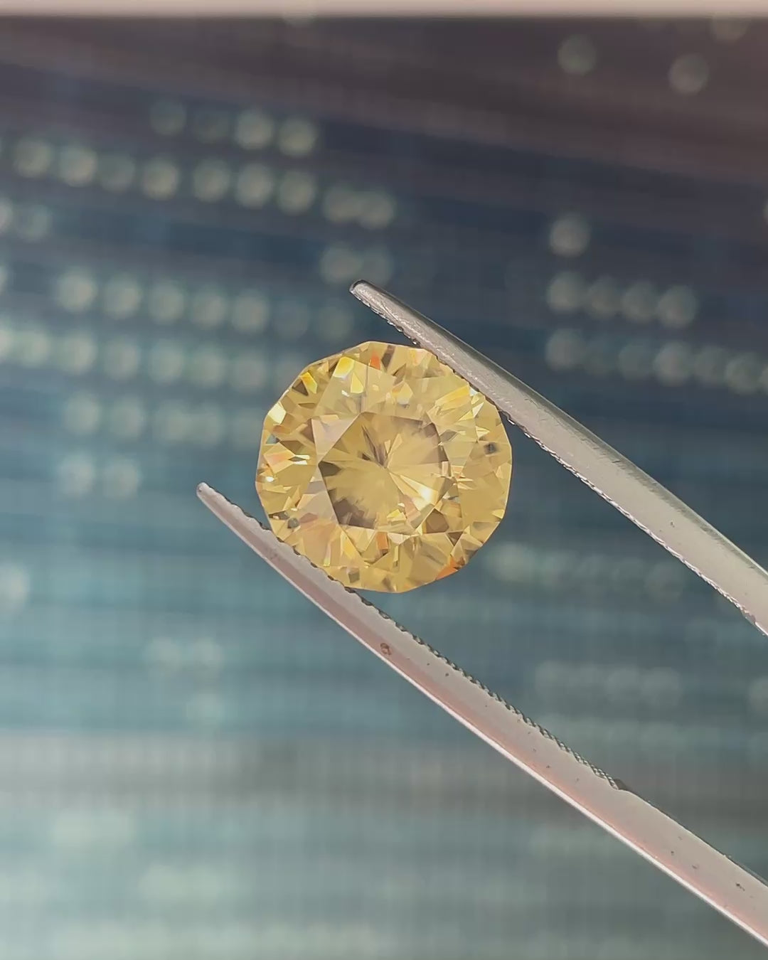 5.2 ct Brilliant Golden Zircon, precision cut, face-up, view 1