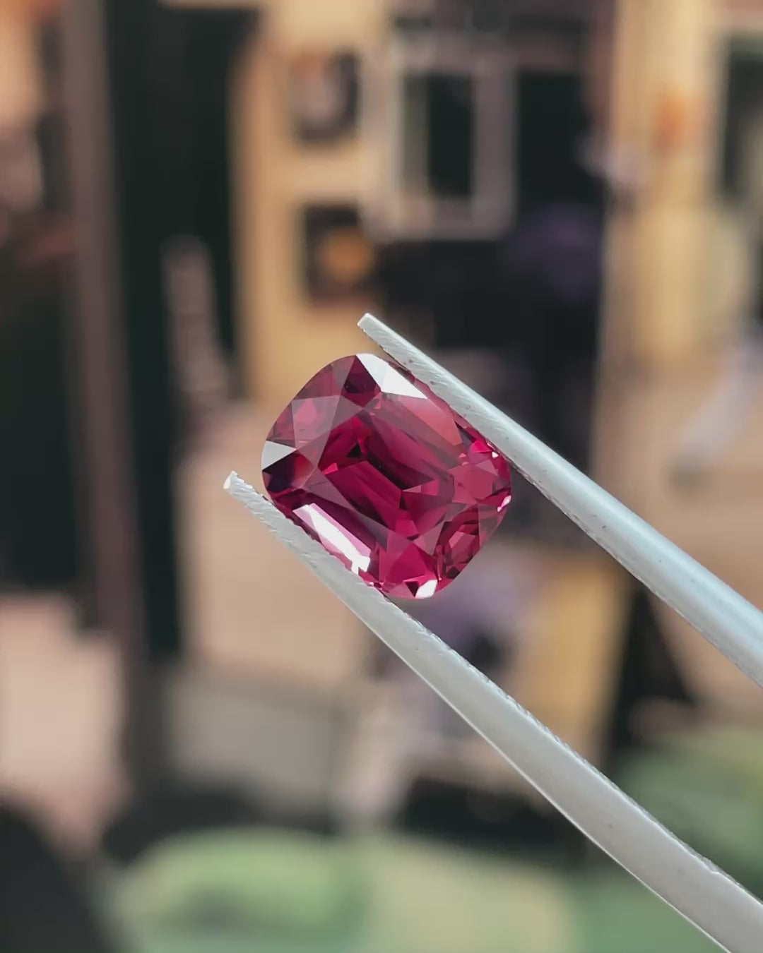 2.24 ct  Raspberry-Red Umbalite Garnet from Tanzania, precision cut, view 3