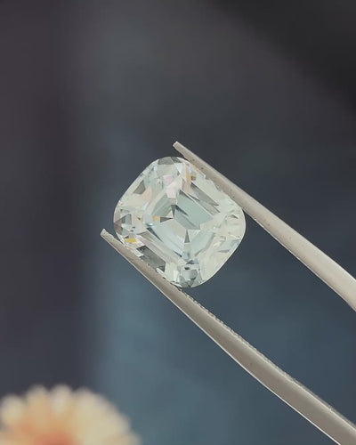 4.58 ct Light Blue Aquamarine from Mozambique, precision cut, face-up, view 5
