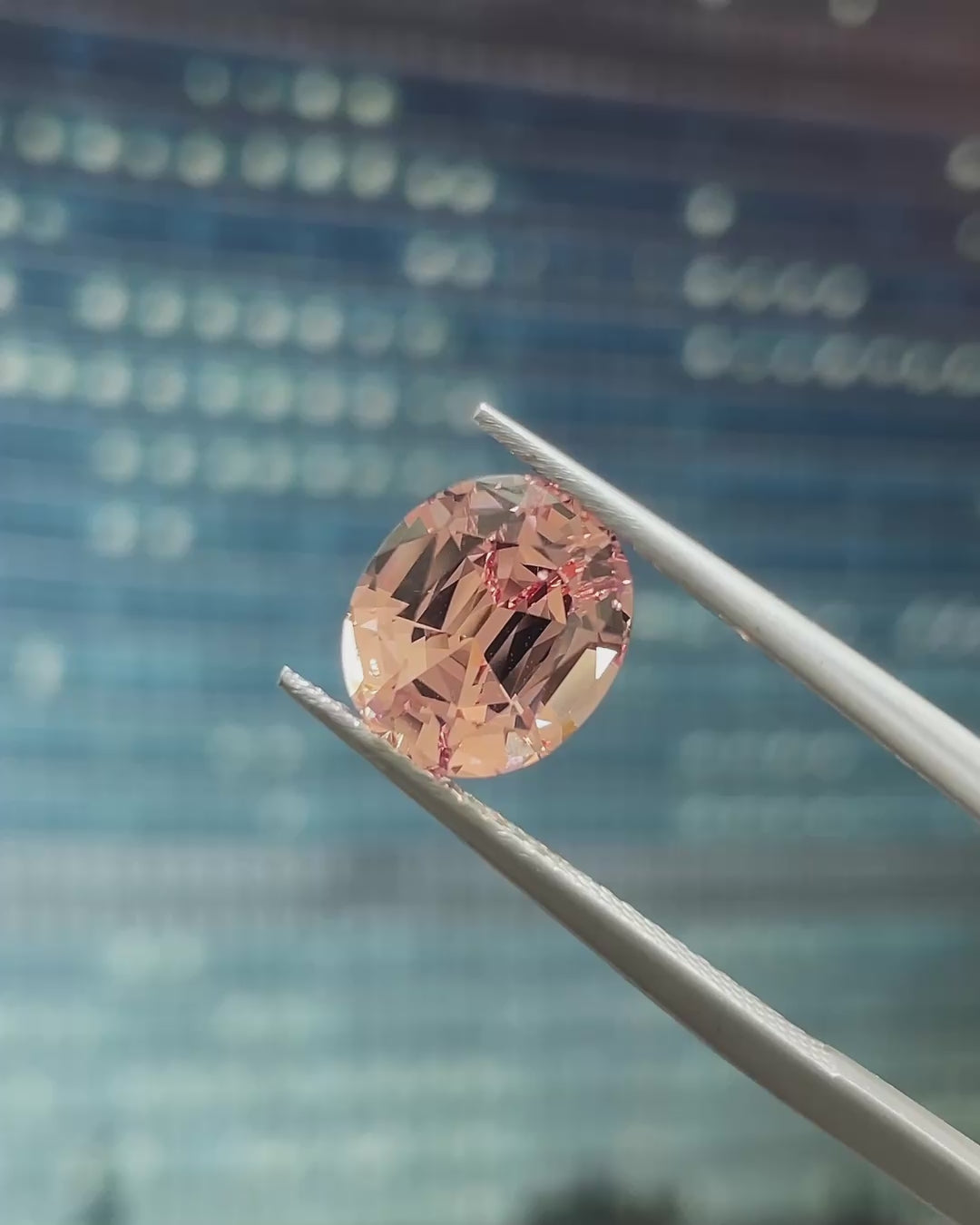 3.64 ct Mahenge Garnet 🇹🇿, Precision Cut, view 4