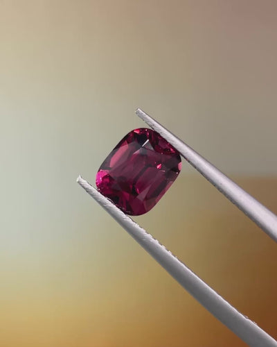 2.24 ct  Raspberry-Red Umbalite Garnet from Tanzania, precision cut, view 5