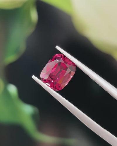 2.24 ct  Raspberry-Red Umbalite Garnet from Tanzania, precision cut, view 2