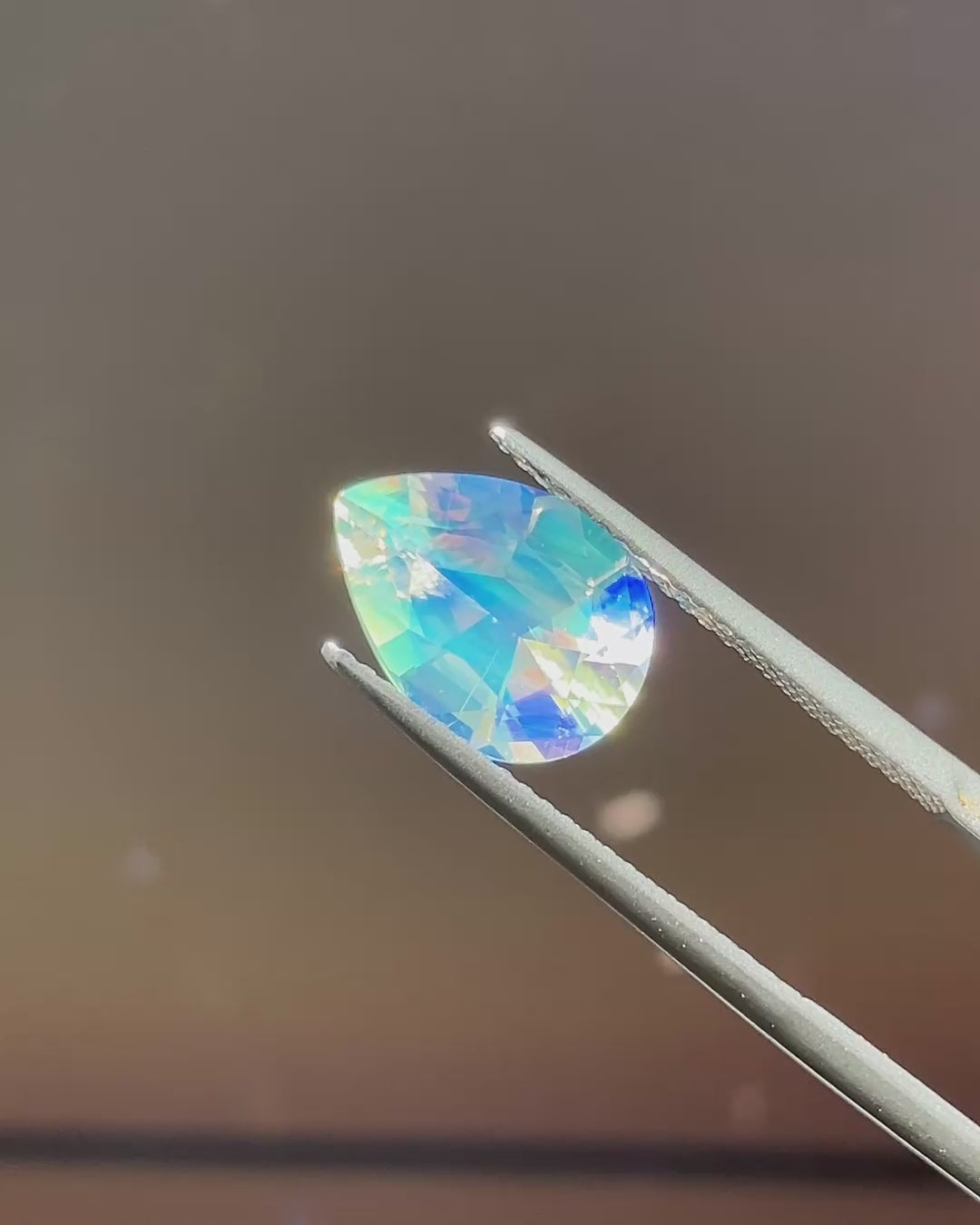 2.89 ct Rainbow Moonstone from Madagascar 🇲🇬, Precision Cut, view 2