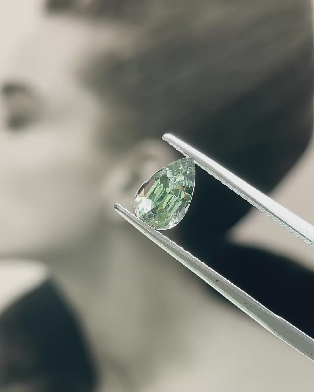 1.98 ct Tanzanite Toi & Moi from Tanzania, precision cut, face-up, view 2