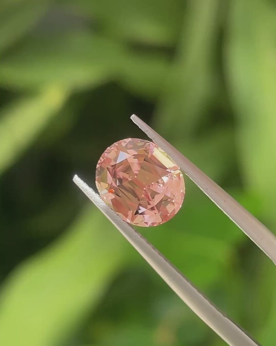 3.64 ct Mahenge Garnet 🇹🇿, Precision Cut, view 3