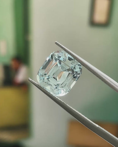 4.58 ct Light Blue Aquamarine from Mozambique, precision cut, face-up, view 6