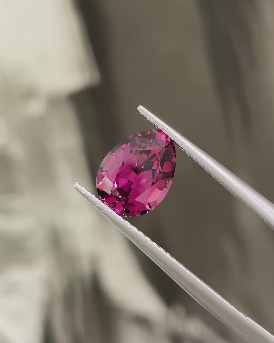 2.36 ct Umbalite Garnet from Tanzania, precision cut, view 5