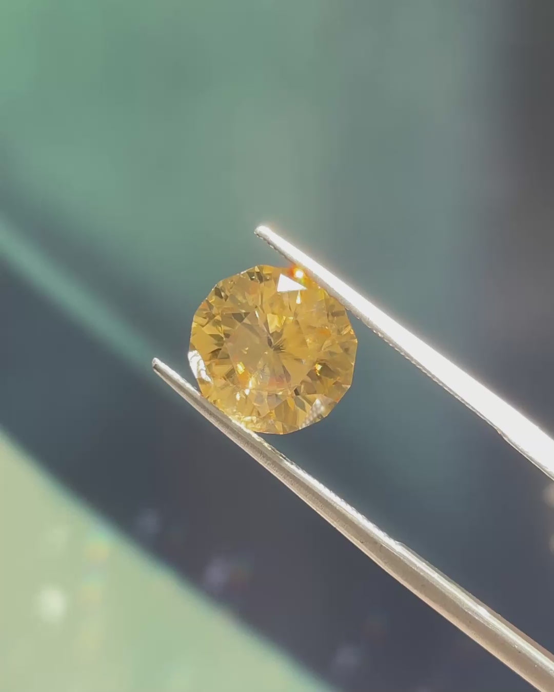 5.2 ct Brilliant Golden Zircon, precision cut, face-up, view 1