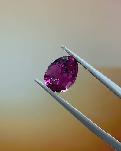 2.36 ct Umbalite Garnet from Tanzania, precision cut, view 3