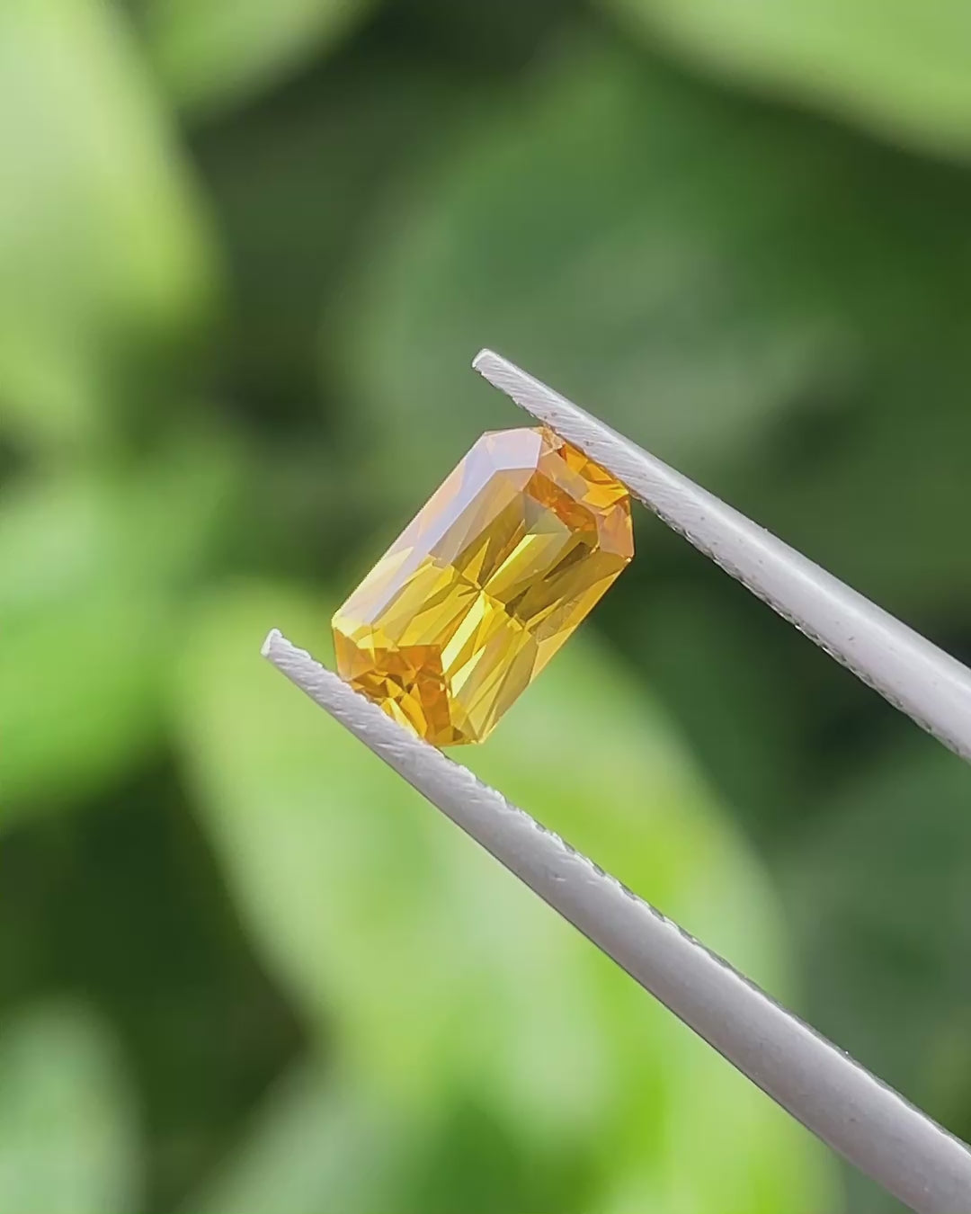 0.93 ct Golden Yellow Sapphire from Sri Lanka, face-up, view 2